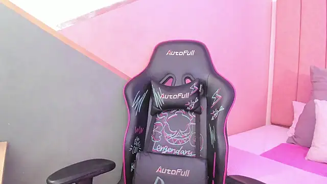 Snapshot of lilith_noahh chatting on January 17, 2025, 3:34 am lilith noahh online show from January 17, 2025, 3:34 am