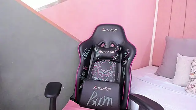 Snapshot of lilith_noahh chatting on January 19, 2025, 4:12 am lilith noahh online show from January 19, 2025, 4:12 am