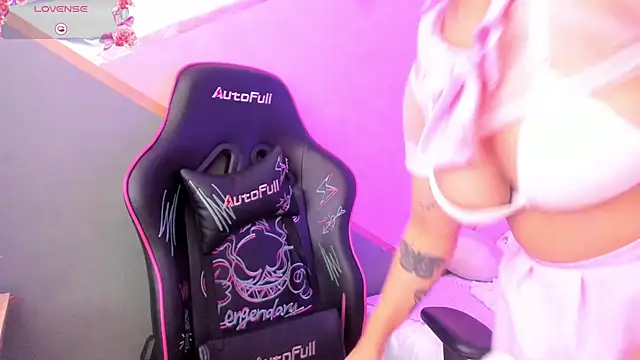 Snapshot of lilith_noahh chatting on February 25, 2025, 12:47 am lilith noahh online show from February 25, 2025, 12:47 am