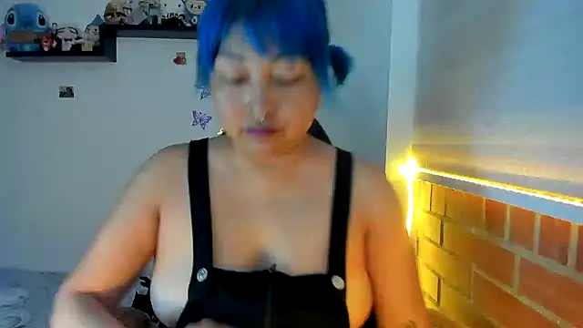 Shaddycute  online show from November 11, 2025, 2:17 pm