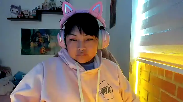 Shaddycute  online show from February 24, 2026, 1:31 pm