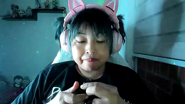 Snapshot of Shaddycute_ chatting on June 17, 2026, 11:49 pm Shaddycute online show from June 17, 2026, 11:49 pm