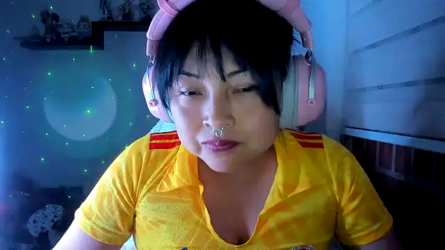 Snapshot of Shaddycute_ chatting on June 24, 2026, 4:11 am Shaddycute online show from June 24, 2026, 4:11 am