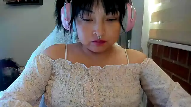 Snapshot of Shaddycute_ chatting on June 24, 2026, 4:17 pm Shaddycute online show from June 24, 2026, 4:17 pm