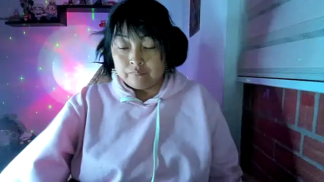 Snapshot of Shaddycute_ chatting on July 3, 2026, 1:56 am Shaddycute online show from July 3, 2026, 1:56 am