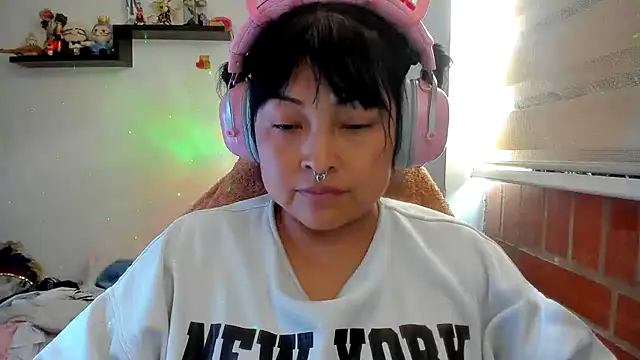Snapshot of Shaddycute_ chatting on July 7, 2026, 3:27 pm Shaddycute online show from July 7, 2026, 3:27 pm