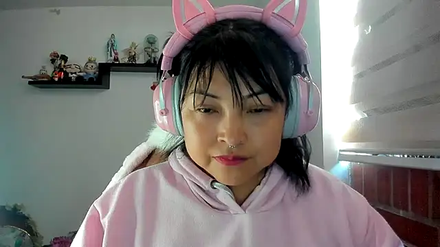 Snapshot of Shaddycute_ chatting on August 3, 2026, 12:32 pm Shaddycute online show from August 3, 2026, 12:32 pm