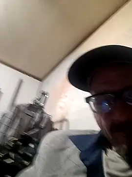 Snapshot of gettinit2wice chatting on January 2, 2025, 11:41 am gettinit2wice online show from January 2, 2025, 11:41 am