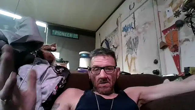 Snapshot of gettinit2wice chatting on October 22, 2025, 12:49 pm gettinit2wice online show from October 22, 2025, 12:49 pm