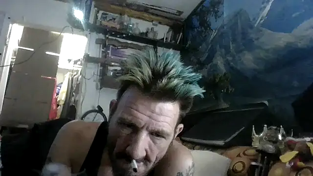 Snapshot of gettinit2wice chatting on June 10, 2026, 5:50 am gettinit2wice online show from June 10, 2026, 5:50 am