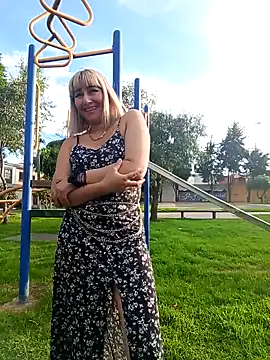 florecita9 online show from December 19, 2024, 10:00 pm