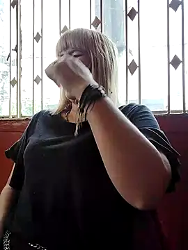 florecita9 online show from January 10, 2025, 6:38 pm