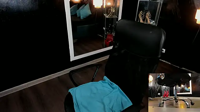 Snapshot of EvelynLexy chatting on February 19, 2025, 8:55 am EvelynLexy online show from February 19, 2025, 8:55 am