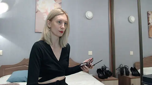 AvelinaLeoni online show from December 1, 2025, 6:29 am