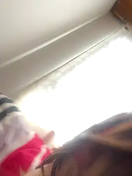 Elle Lee  online show from December 14, 2025, 3:17 pm