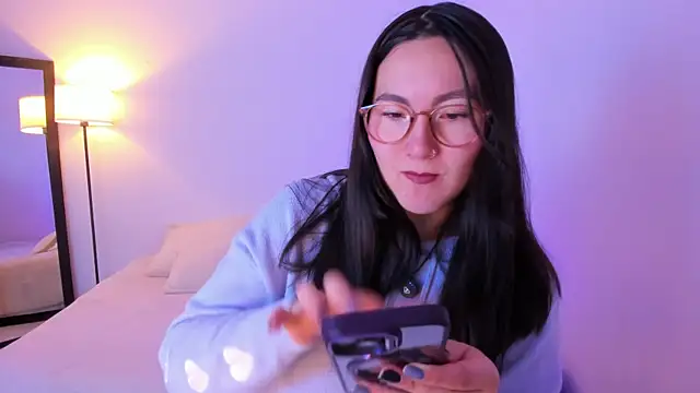 Elle Lee  online show from March 1, 2026, 9:11 am