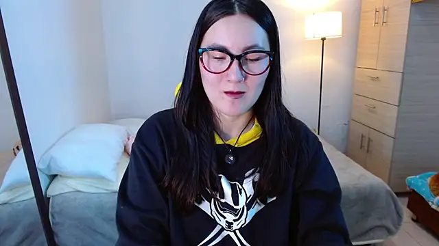 Elle Lee  online show from March 12, 2026, 3:45 am