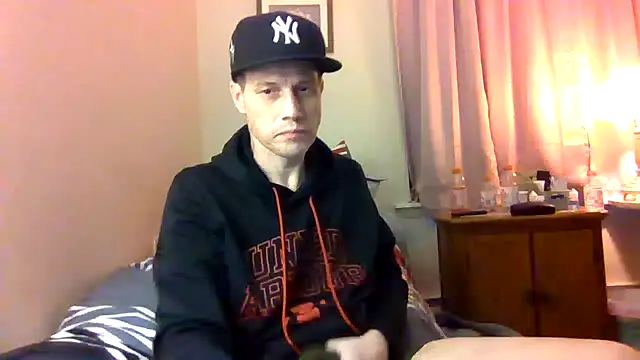 Snapshot of kollzCloudzz chatting on April 23, 2026, 10:25 am kollzCloudzz online show from April 23, 2026, 10:25 am