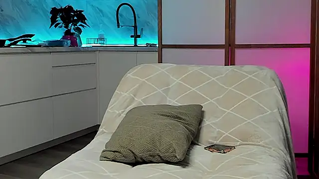 Snapshot of Devilina_V chatting on December 5, 2024, 2:44 pm Devilina V online show from December 5, 2024, 2:44 pm