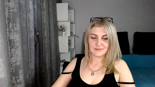 Amelia Harper online show from March 13, 2025, 5:50 pm