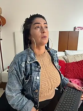 karenlennox1 online show from April 16, 2026, 1:06 am