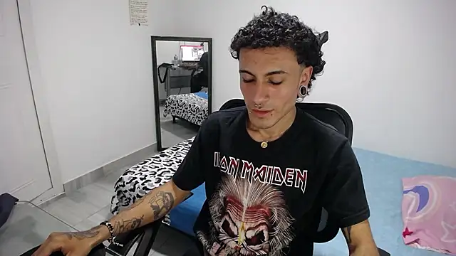 Snapshot of present_the_magic chatting on January 16, 2026, 6:39 am present the magic online show from January 16, 2026, 6:39 am