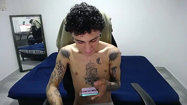 Snapshot of present_the_magic chatting on March 6, 2026, 6:26 pm present the magic online show from March 6, 2026, 6:26 pm