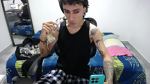 Snapshot of present_the_magic chatting on March 12, 2026, 5:52 pm present the magic online show from March 12, 2026, 5:52 pm