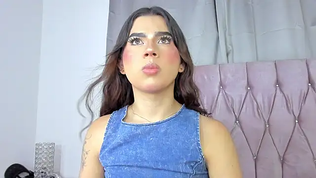 Snapshot of Ashley_piinkk_ chatting on February 19, 2025, 5:16 am Ashley piinkk  online show from February 19, 2025, 5:16 am