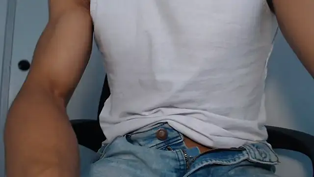 Snapshot of Jhonyblack_1 chatting on June 3, 2026, 2:33 pm Jhonyblack 1 online show from June 3, 2026, 2:33 pm