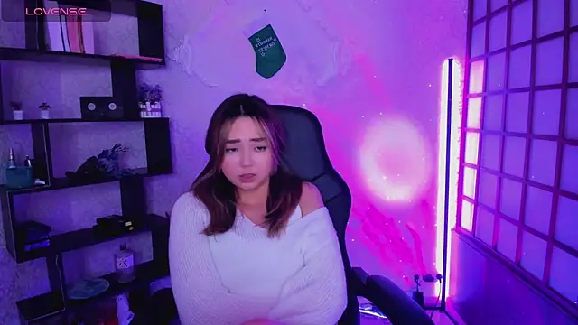 Snapshot of Fluffy_Rose chatting on December 27, 2024, 11:39 am Fluffy Rose online show from December 27, 2024, 11:39 am