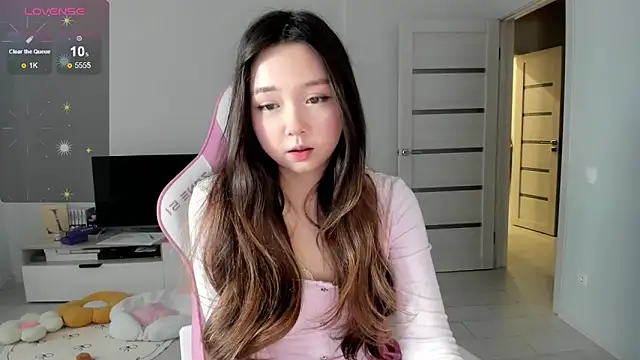 Snapshot of Fluffy_Rose chatting on May 26, 2026, 12:28 am Fluffy Rose online show from May 26, 2026, 12:28 am