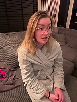 xX HotCouple Xx online show from December 16, 2025, 10:04 pm