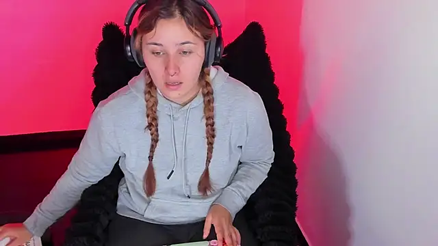 bonnie moon  online show from January 31, 2026, 8:07 pm