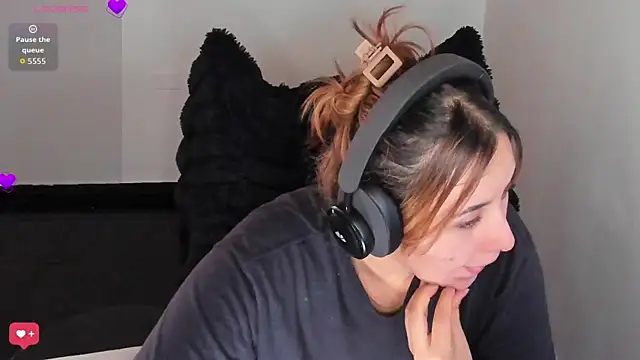 bonnie moon  online show from February 12, 2026, 7:42 pm