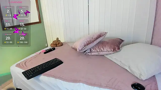 Paiige peach online show from March 28, 2026, 12:49 pm