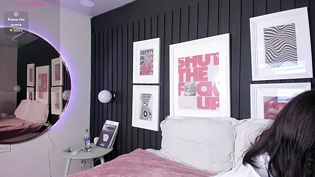 Kayla stern  online show from November 12, 2025, 7:35 pm