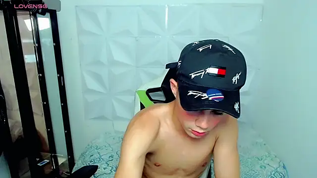 Snapshot of bby_santi chatting on December 4, 2024, 7:34 pm bby santi online show from December 4, 2024, 7:34 pm