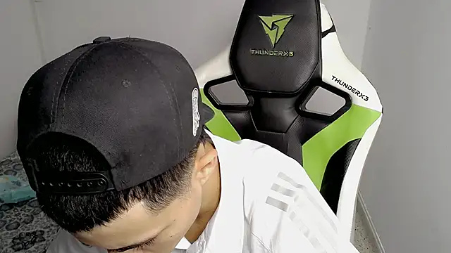 Snapshot of bby_santi chatting on March 14, 2025, 1:02 pm bby santi online show from March 14, 2025, 1:02 pm