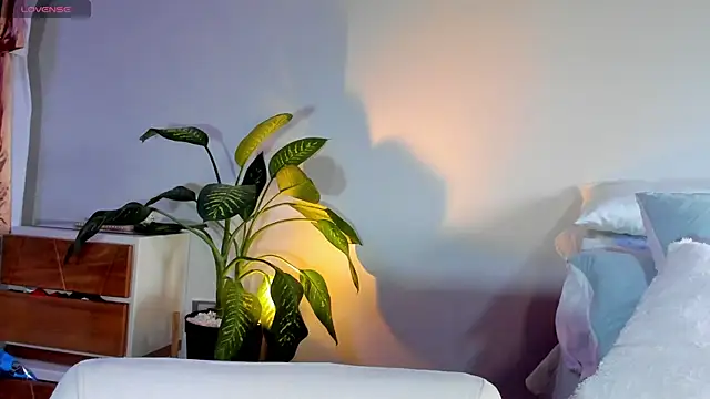 ClaraMariaMon online show from February 25, 2025, 5:36 pm