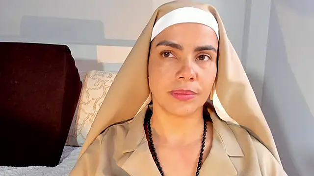 Snapshot of ClaraMariaMon chatting on August 5, 2026, 6:00 pm ClaraMariaMon online show from August 5, 2026, 6:00 pm