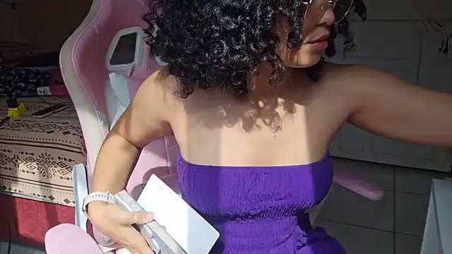 Snapshot of ELIZABETHFX chatting on March 6, 2025, 7:21 pm ELIZABETHFX online show from March 6, 2025, 7:21 pm