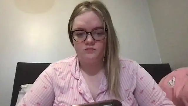 honeyyy24 online show from February 2, 2026, 9:02 pm