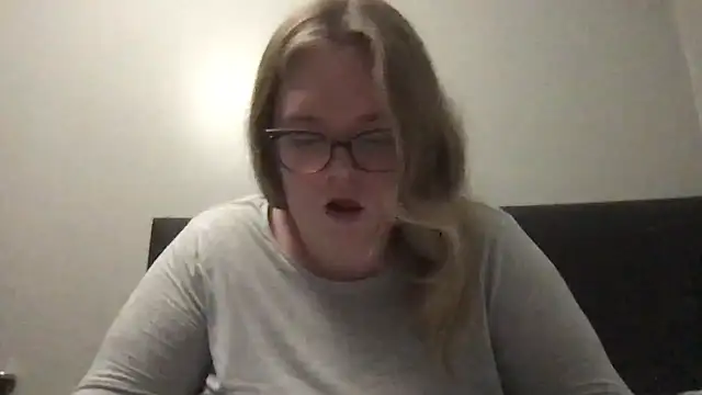 honeyyy24 online show from March 1, 2026, 11:07 pm