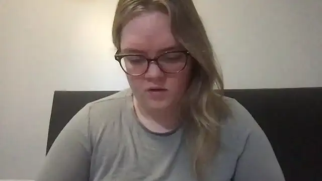 honeyyy24 online show from March 8, 2026, 2:32 pm