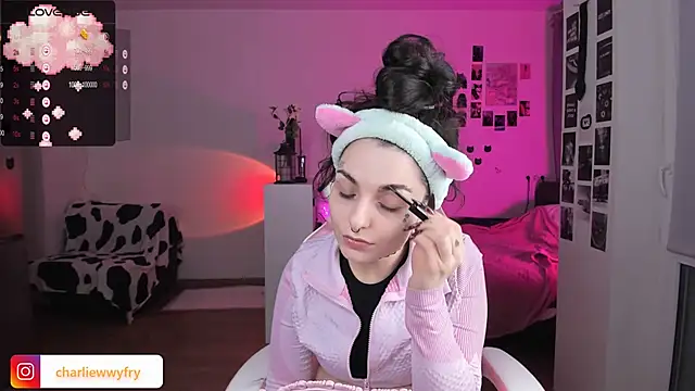 mollydoorsis1 online show from February 5, 2025, 4:36 pm