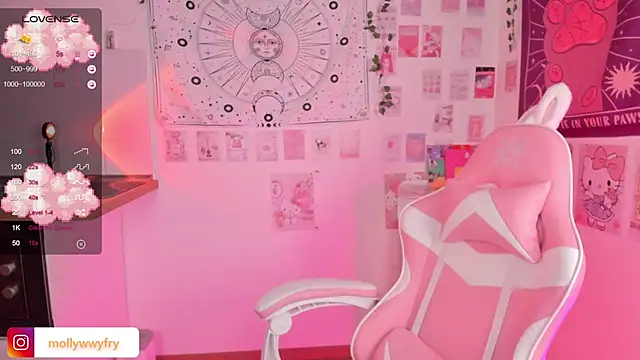 mollydoorsis1 online show from March 4, 2025, 7:11 pm