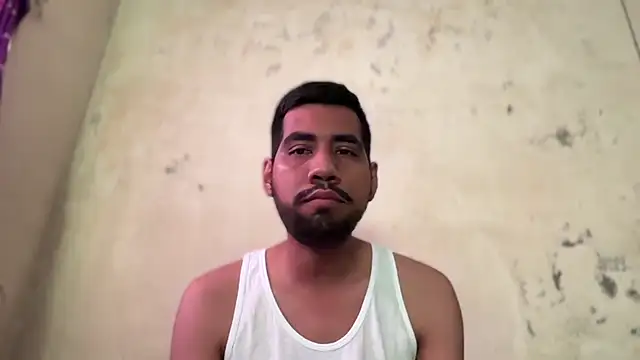 Snapshot of EnriquePersian197 chatting on January 1, 2025, 2:20 pm EnriquePersian197 online show from January 1, 2025, 2:20 pm