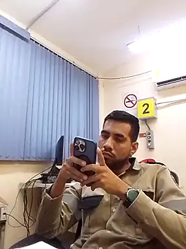 Snapshot of EnriquePersian197 chatting on February 19, 2025, 1:18 am EnriquePersian197 online show from February 19, 2025, 1:18 am