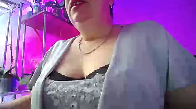 Snapshot of _Sweet_Woman chatting on February 19, 2025, 4:01 am  Sweet Woman online show from February 19, 2025, 4:01 am